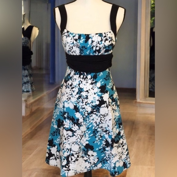 B. Smart Y2K Sleeveless Floral Formal Dress Umpire waist Blue and White Size 4 - Picture 13 of 13